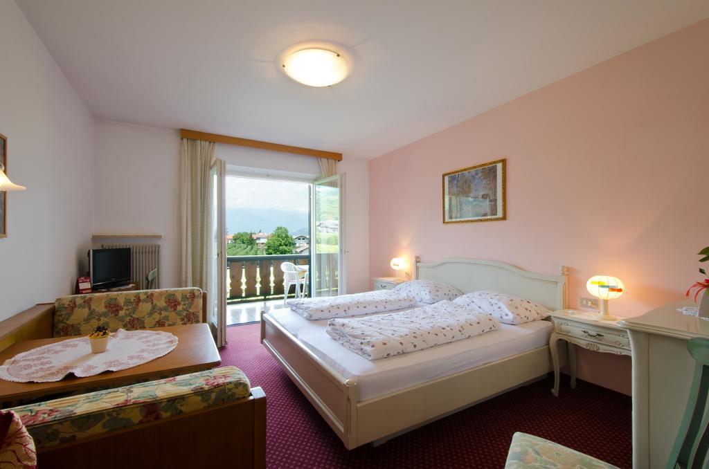 Hotel & Residenz Traubenheim Nalles Rum bild